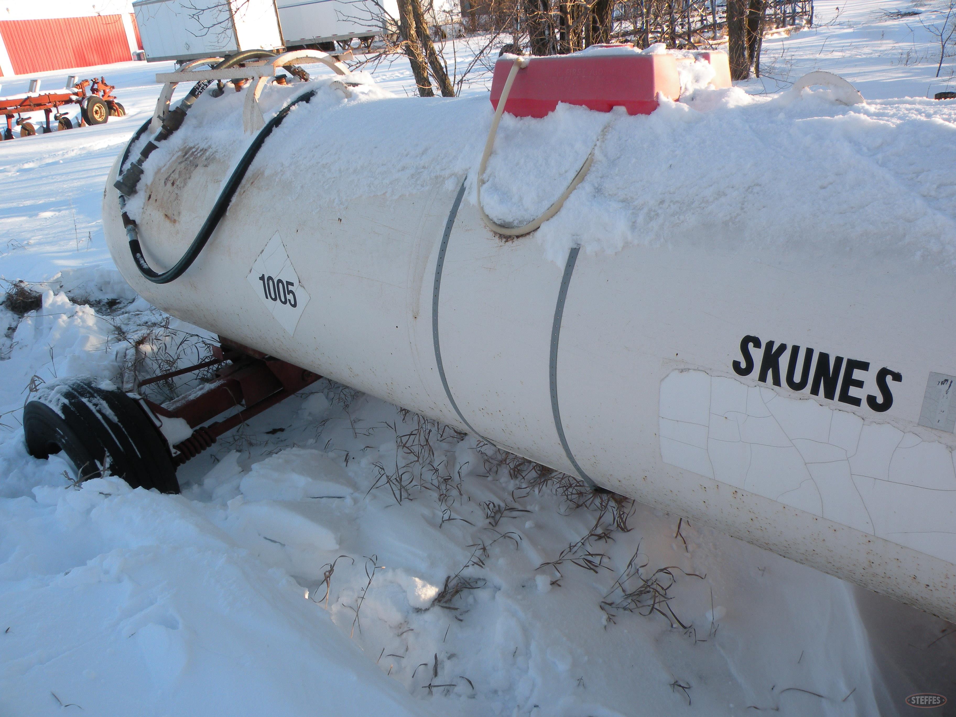 1,000 gal. NH3 tank - trailer,_2.JPG